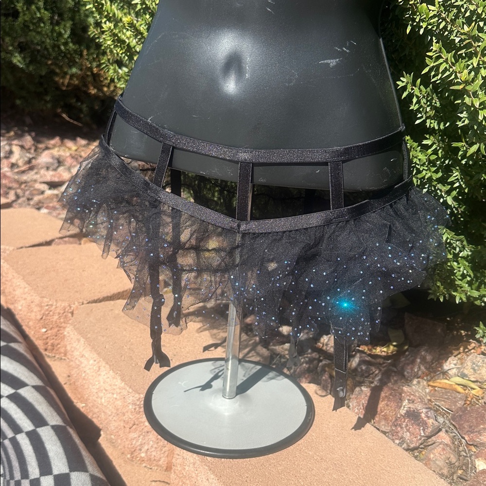 Victoria's Secret Crystal Sparkly Lace Garter Belt XS/S-brand new-with a tag.